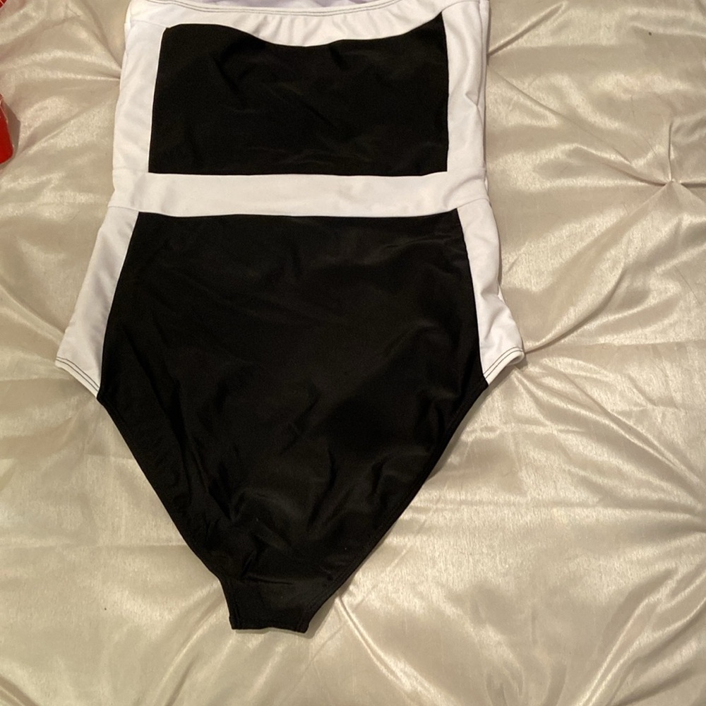 NWOT black and white bathing suit - Picture 6 of 7